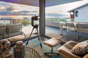 Fragrant Harbour - pool, log fire & ocean views!